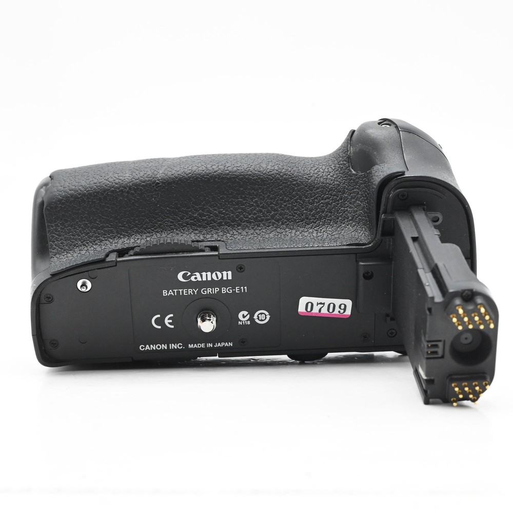 Canon BG-E11 Battery Grip for 5D Mark III *Read #709