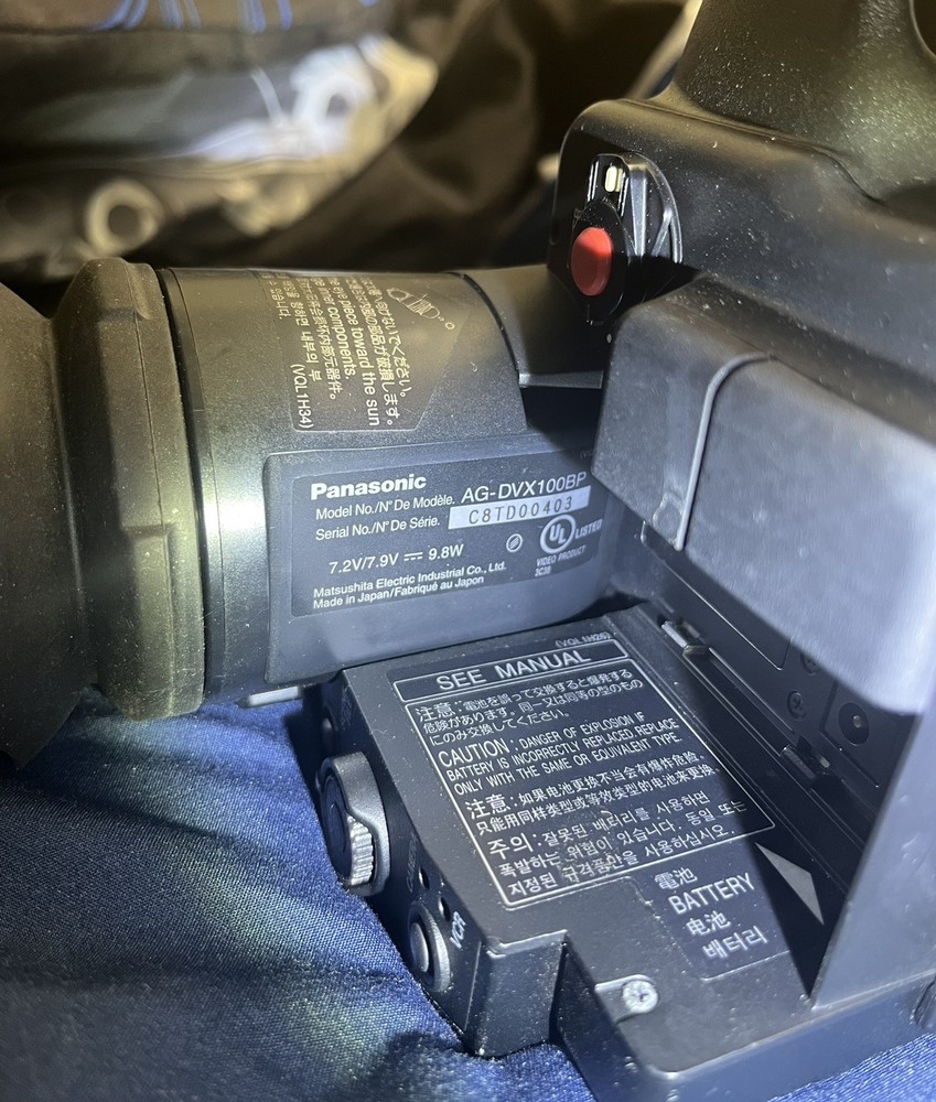 Panasonic AG-DVX100B 3CCD Professional Camcorder