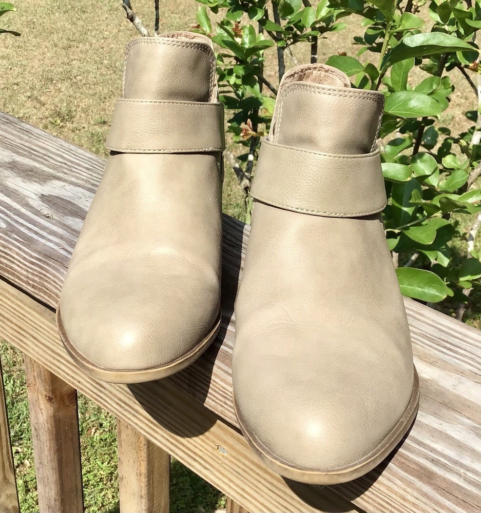 Life Stride Velocity Boots Size 7M