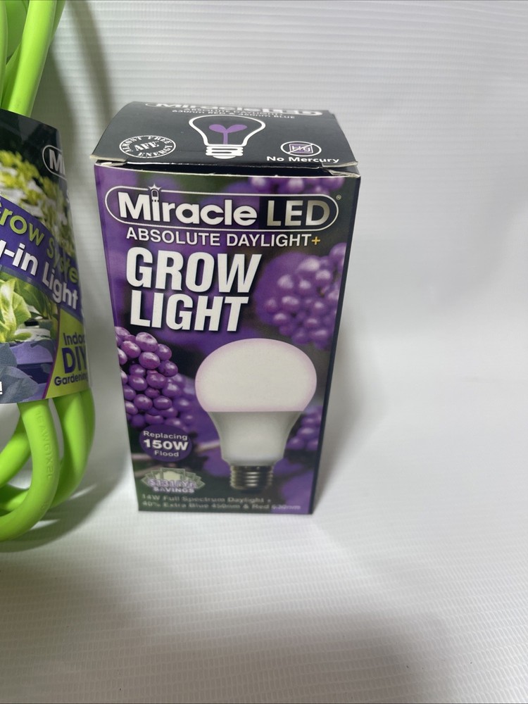 Miracle LED Red/Blue Spectrum Single Socket Daylight Plus Light Fixture W/ Timer