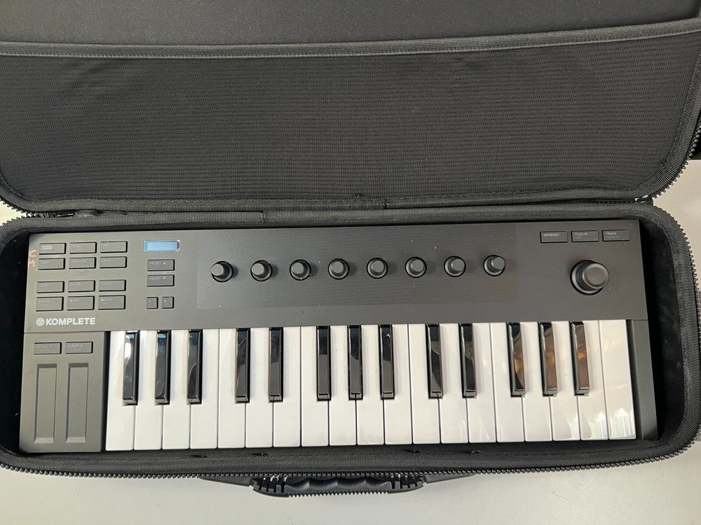 Native Instruments Komplete Kontrol M32 Controller Keyboard + Analog Cases Pulse
