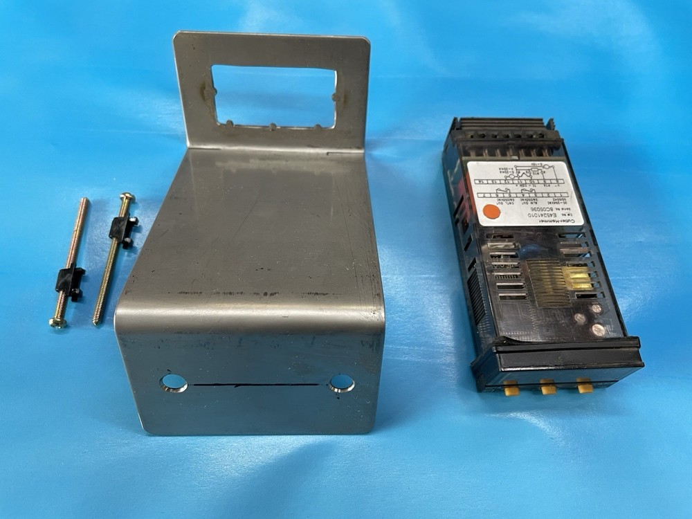 Cutler-Hammer E45241010 Temperature Controller