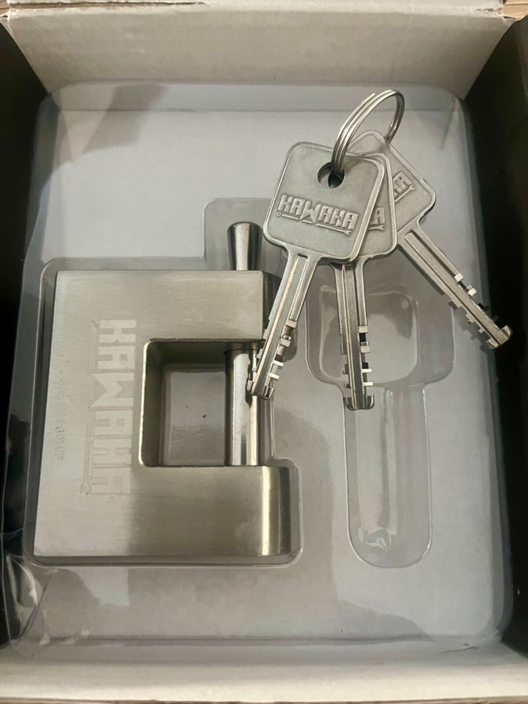 D-Shaped Security Padlock. Heavy Duty Chain. Use for garage. Storage with 3 keys