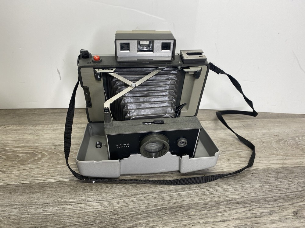 Pair of Polaroid Land Camera Countdown 70 With Case & Flash *Untested*