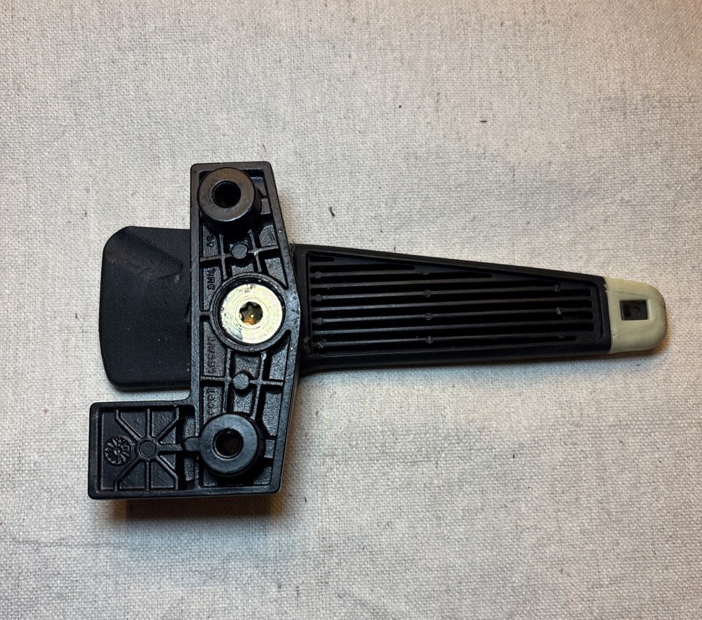 02-13 AVALANCHE ESCALADE LEFT DRIVER SIDE BED COVER HANDLE LATCH OEM