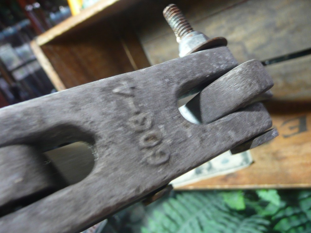 Pipe-Tytes MP4 1 3/8" hole puncher
