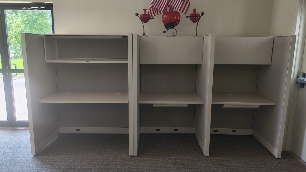 Office Cubicle Desks| Excellent Condition | Full SET!