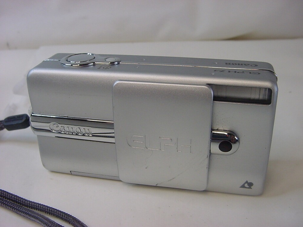 CANON ELPH  - POINT & SHOOT CAMERA