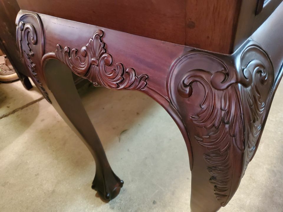 Hancock Mahogany Dining Server / Console Table - Carved Details - Elegant!
