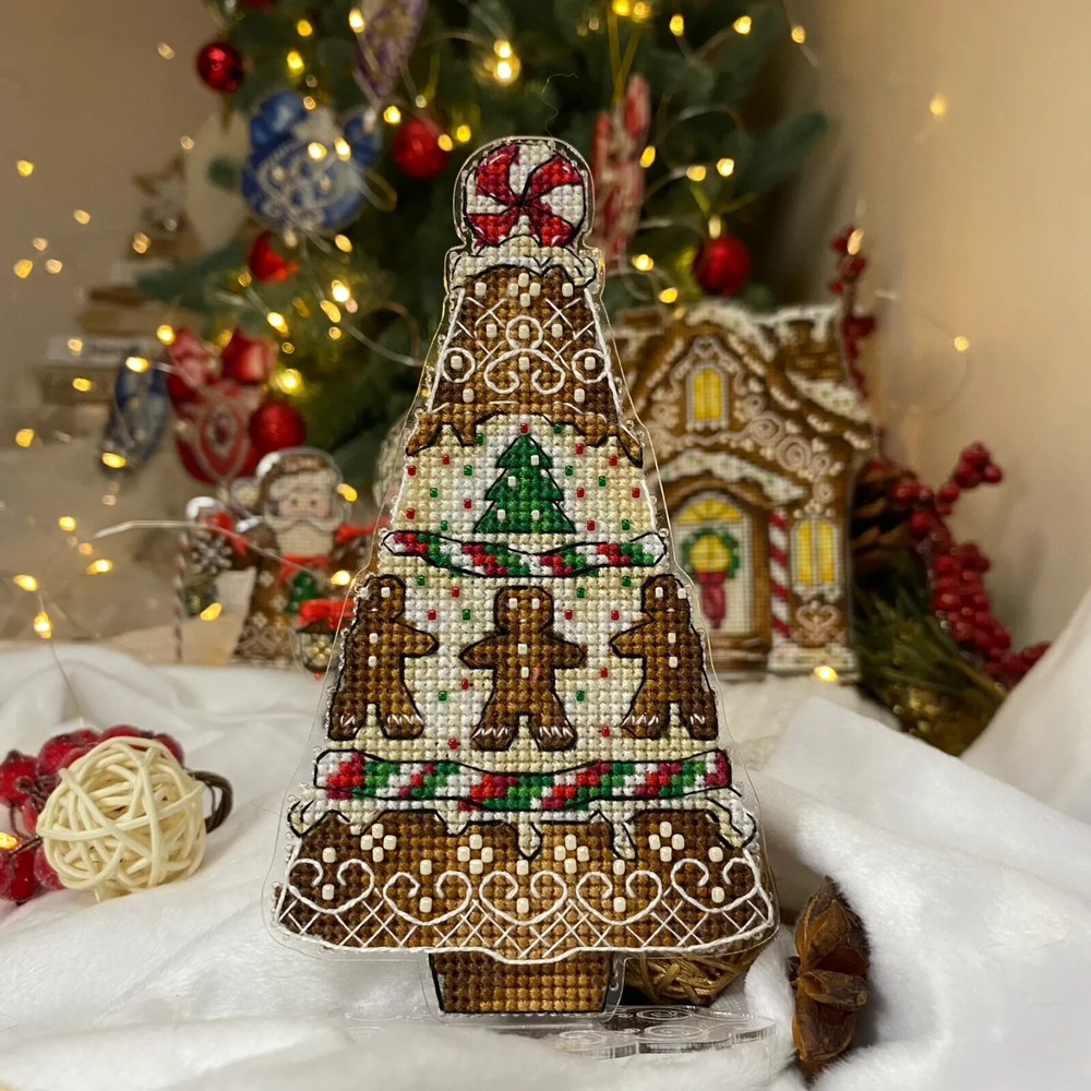 Embroidery kit with threads on a plastic base Gingerbread tree decoration