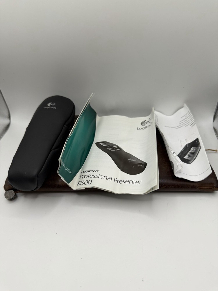 Logitech R800 Professional Presenter Green Laser Pointer with Case And USB