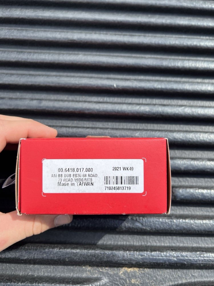 SRAM Dub BB30 Bottom Bracket 68/73mm Press Fit Black