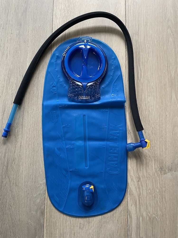 Camebak Caper 14 With Water Bladder, Blue