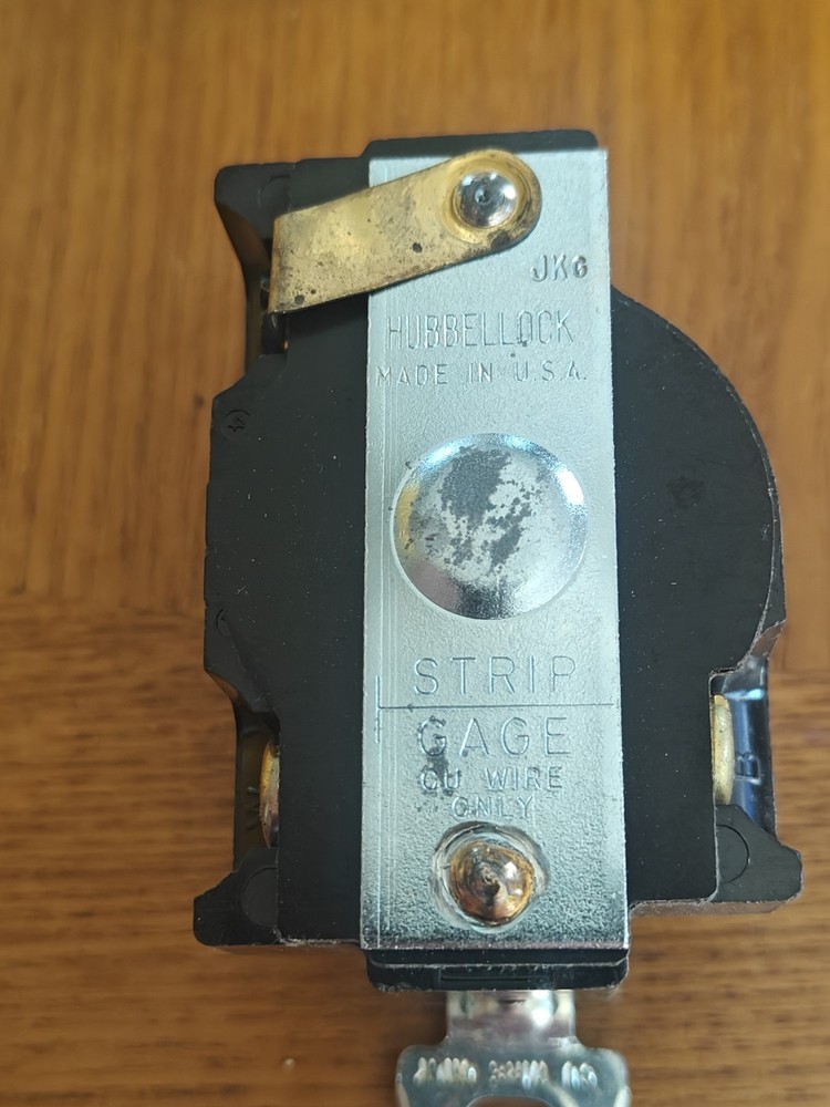 HUBBELL HBL23030 Receptacle