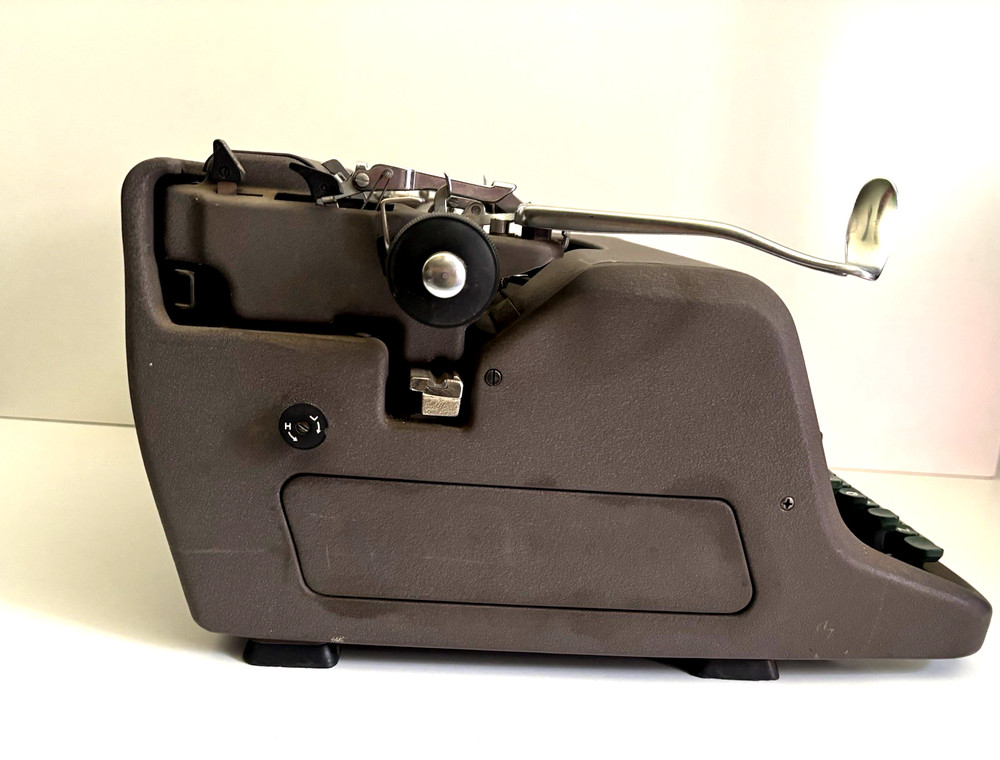 Royal HHE Typewriter Desktop W/ Standard Elite Font
