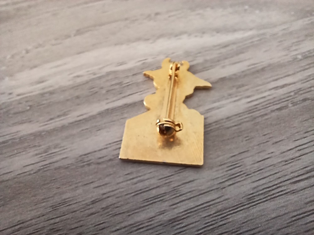 Vintage Moochie's Official Licencee Hat Lapel Pin