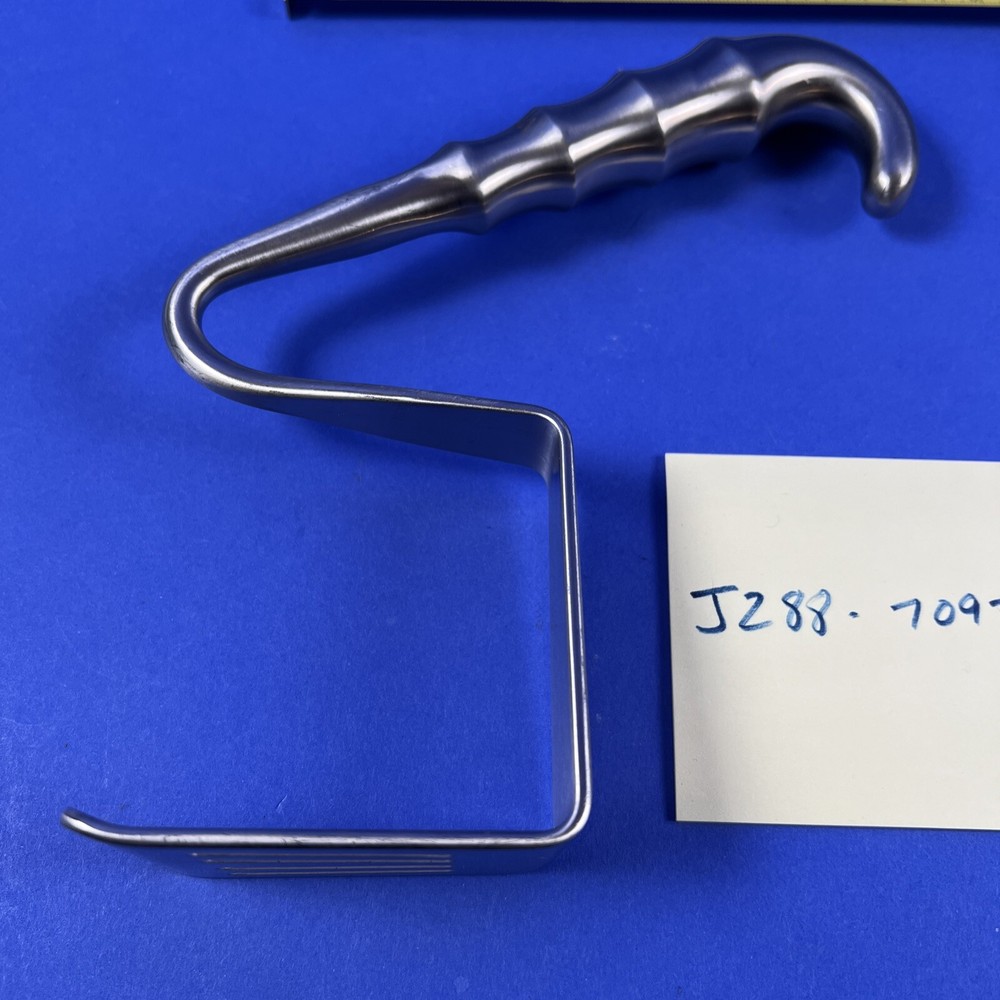 V. Mueller CH905 Davidson Scapular Retractor Blade 3"x2"