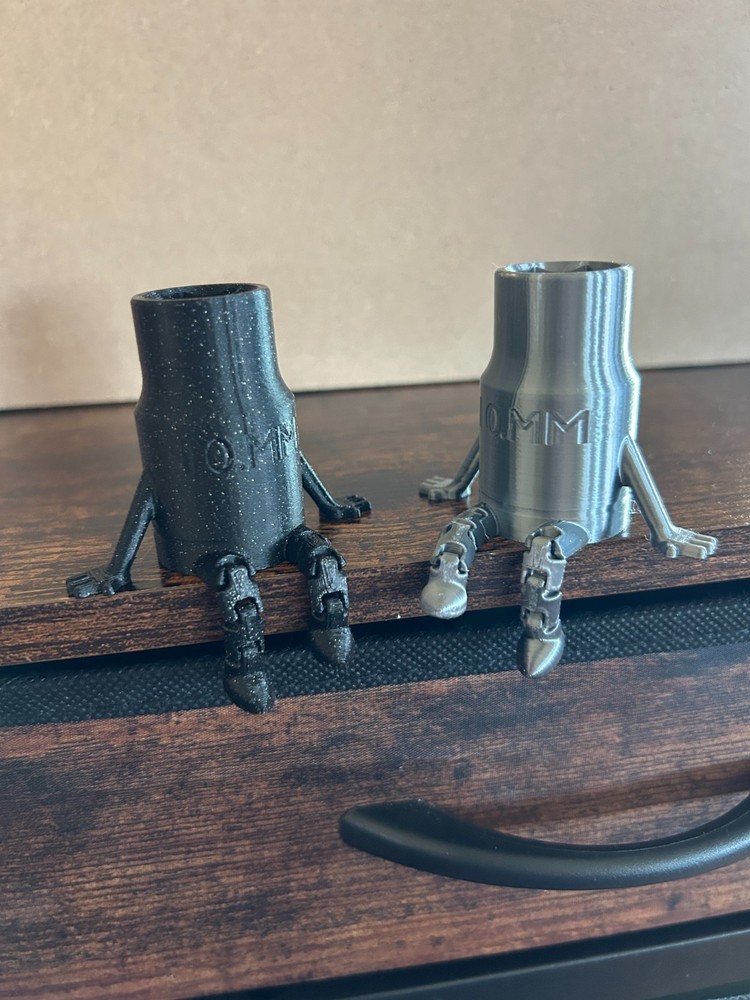 3d printed 10mm socket buddy with articulated legs
