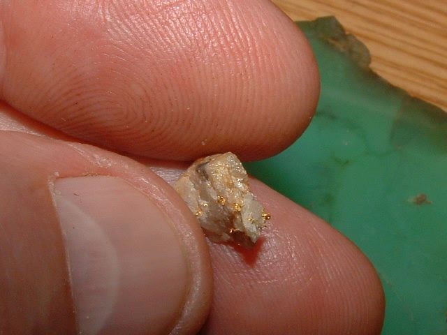 GOLD QUARTZ SPECIMEN .44 GRAM CALIFORNIA