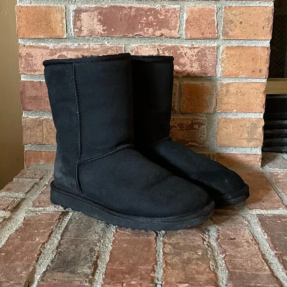 UGG Classic Short Black Boots, Size 5