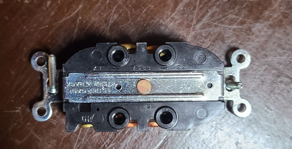 ARROW-HART #7580 LOCKING DUPLEX OUTLET