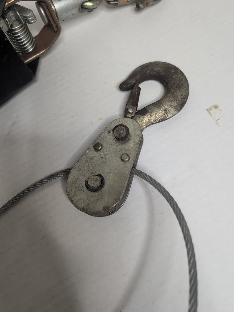 Mini Hand Puller Heavy Duty Winch Pull Hoist Come Along Cable 2 Hooks