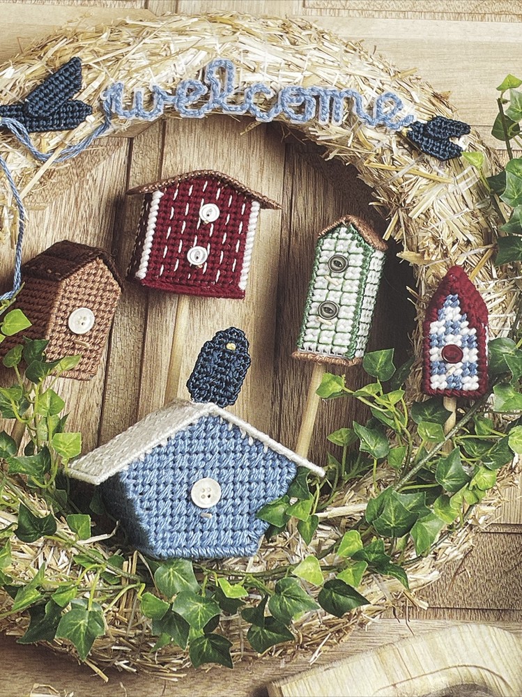Birdhouse Wreath Annie's Plastic Canvas Pattern