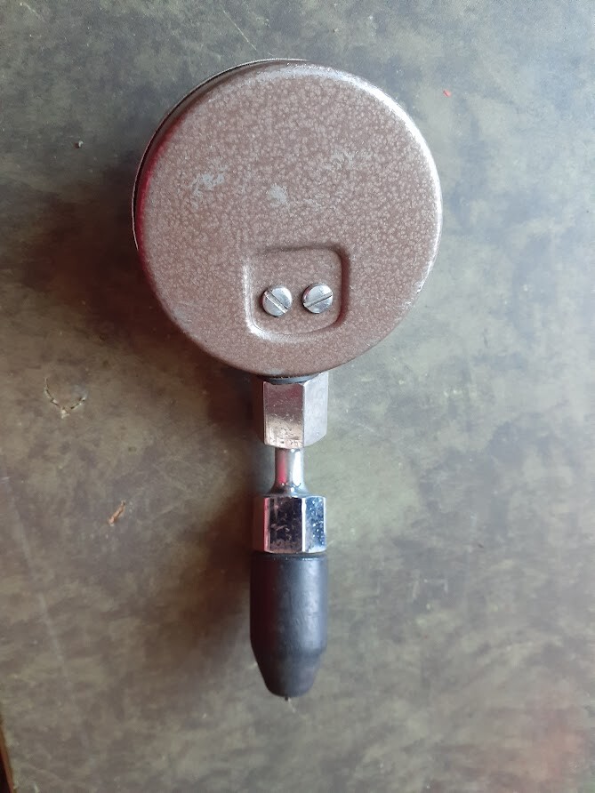 VINTAGE GILBERT DAVIS CO. AUTOMOBILE COMPRESSION TESTER
