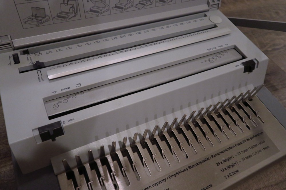 GBC CombBind C500 Binding System