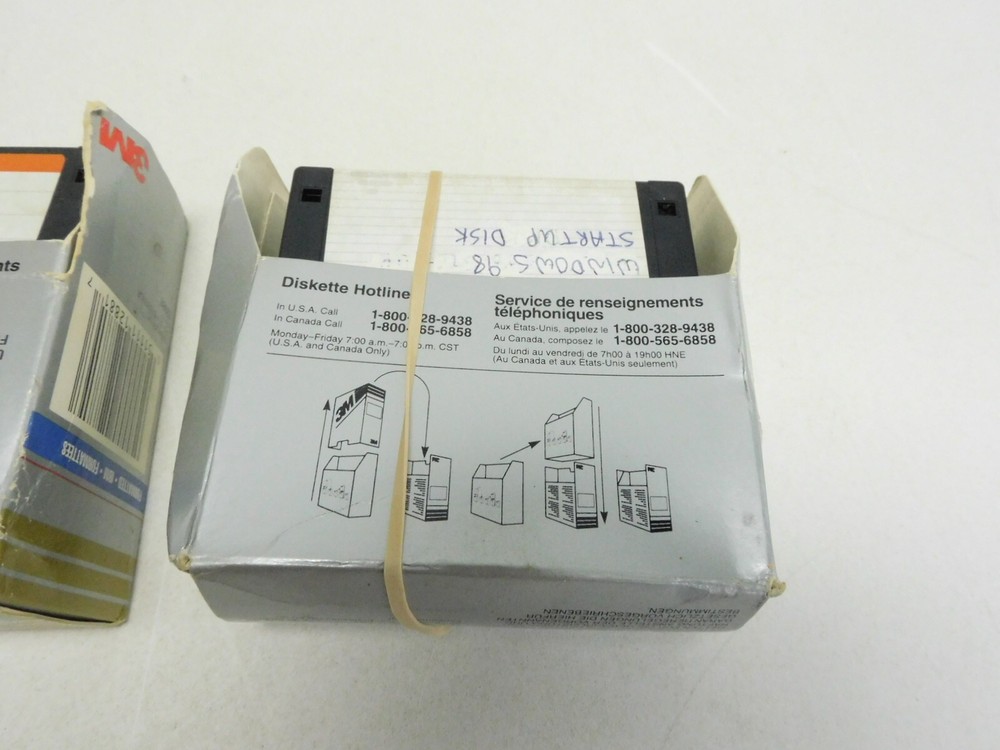 Lot of 29 Floppy Discs 3.5" Unsorted Untested. Software