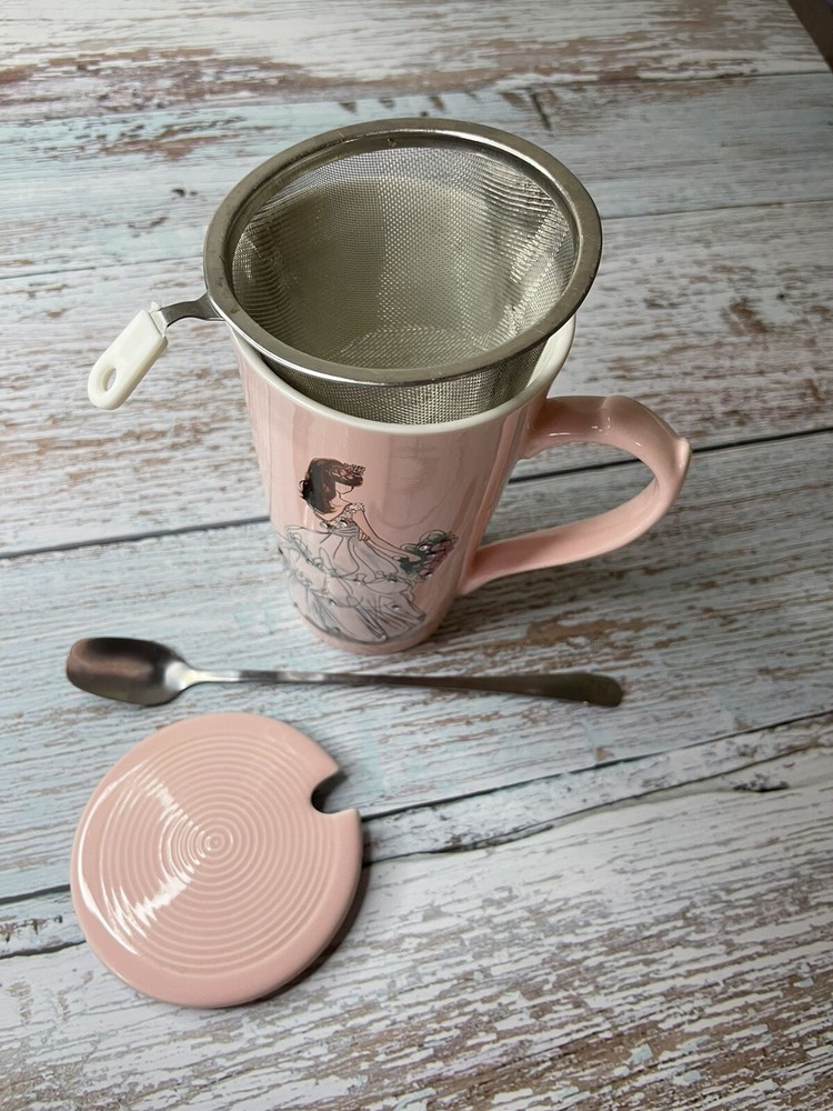 4 piece Tea Cup Infuser, Spoon and Strainer