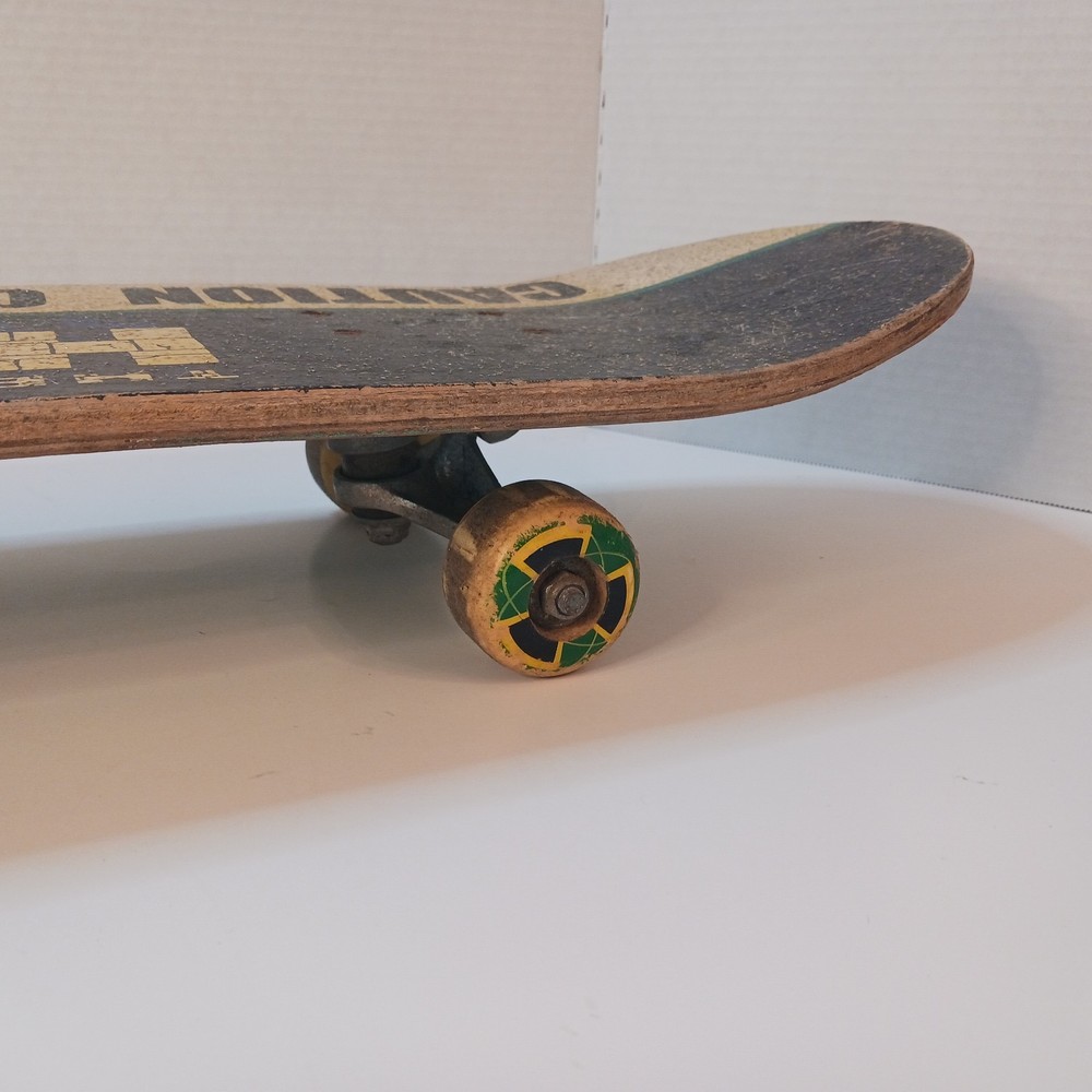 Vintage 2002 Marvel The Incredible Hulk Caution Skateboard Complete