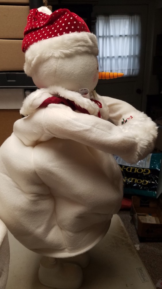 Animated Musical Interactive 34" Snowcouple