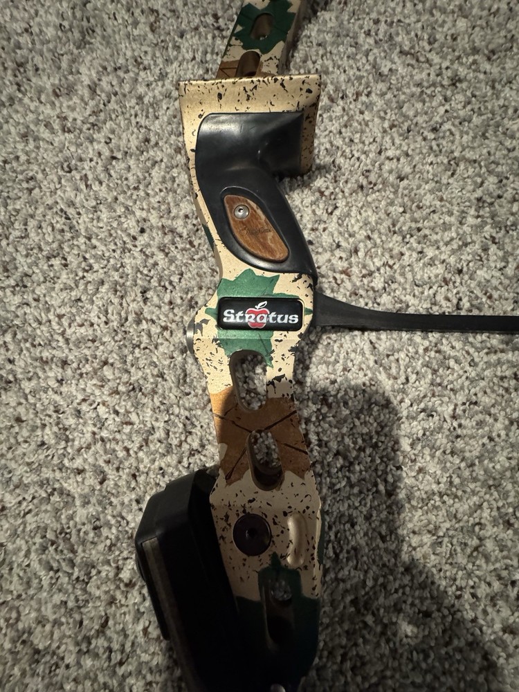 Compound Bow Hoyt Status Carbonite model, 60-70 lbs