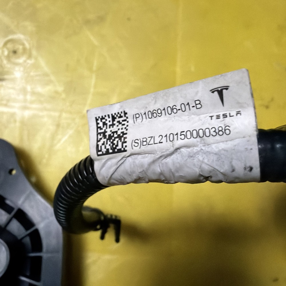 OEM 2012-2015 Model S front RIGHT Exterior Door Handle Outer /