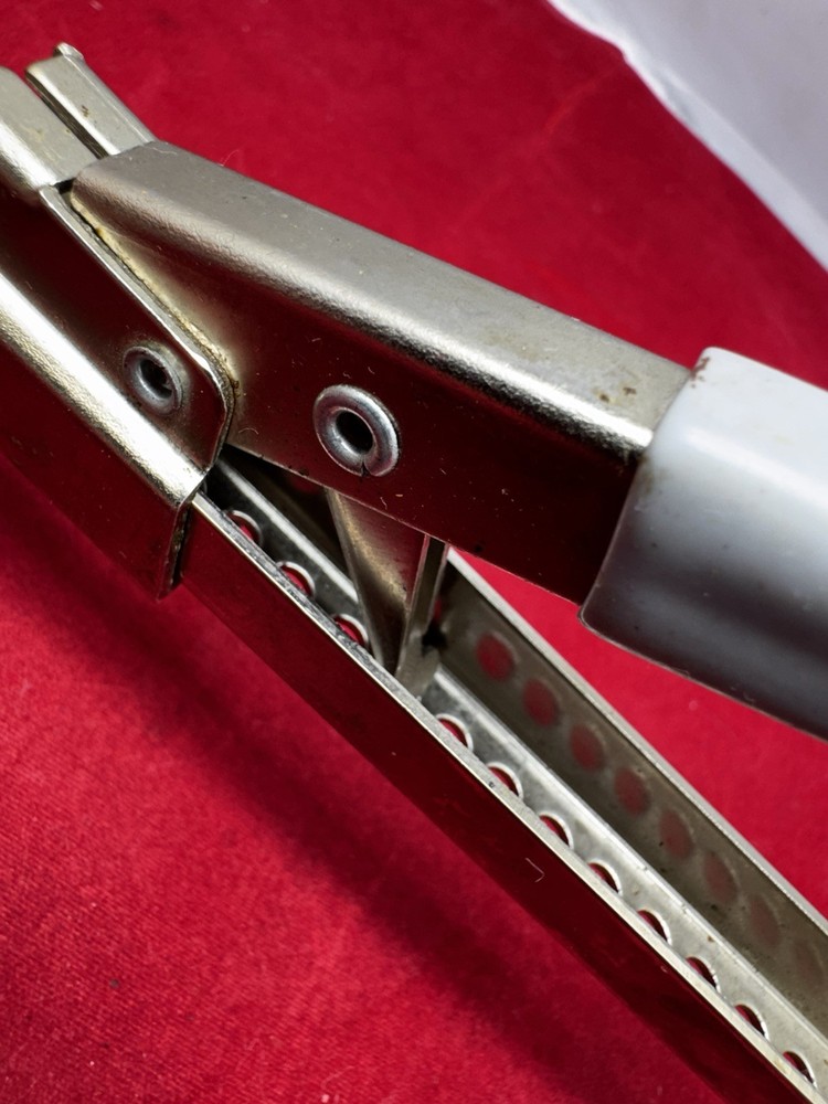 Swing-A-Way jar opener