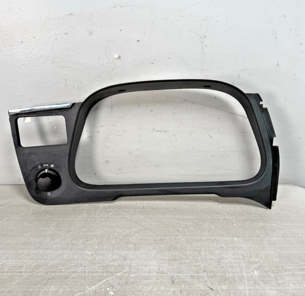 2020 Peterbilt/Paccar 579 Dash Panel Trim S64-6119  *2112*