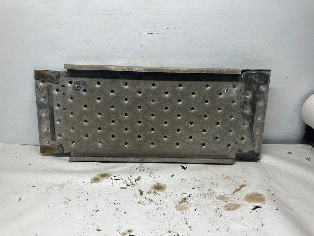 Freightliner CASCADIA 14 x 33 Deckplate - Used