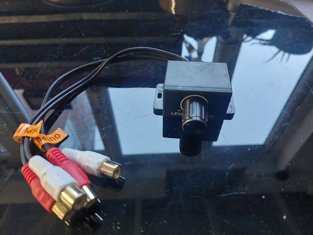 SUBWOOFER CONTROLLER RCA