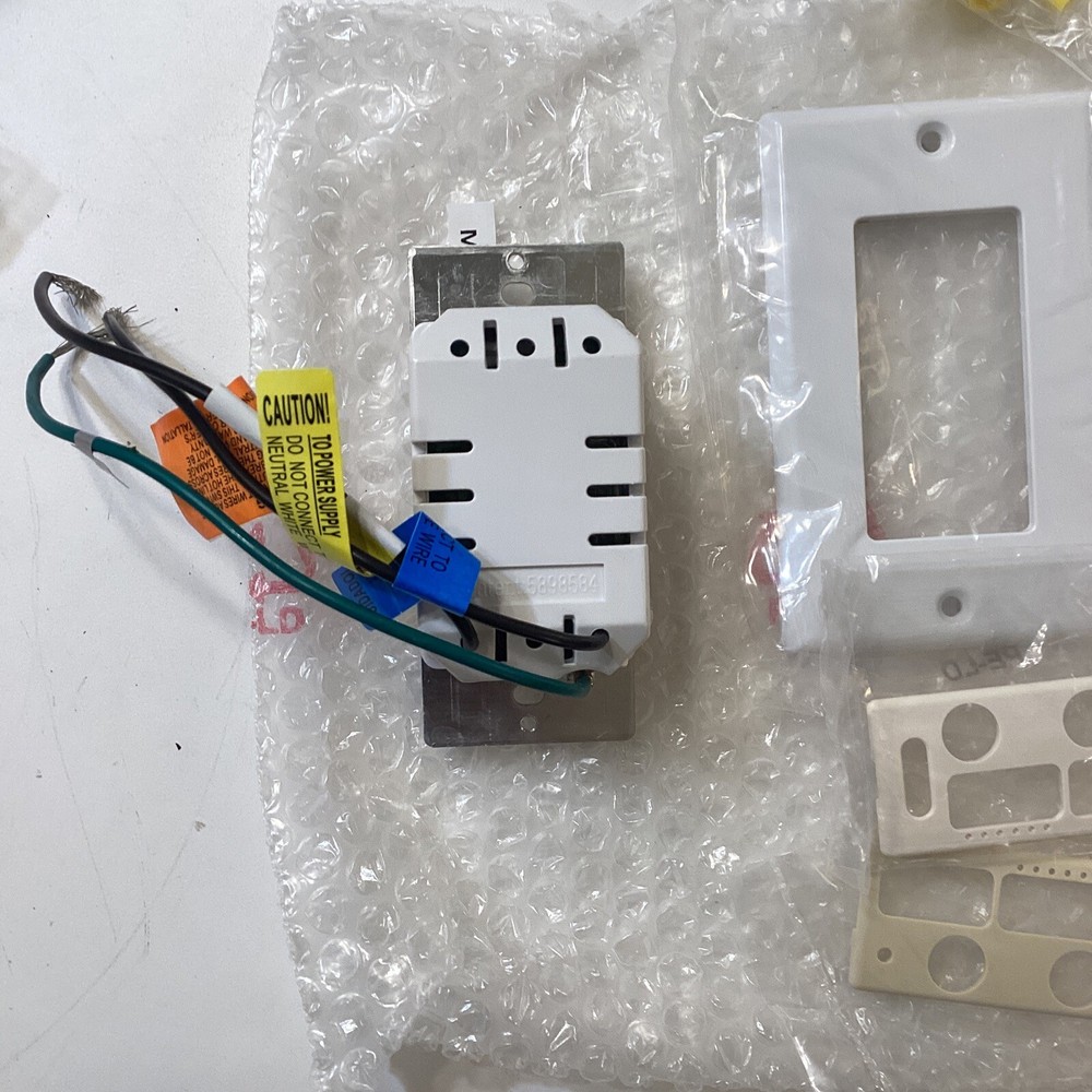 Emerson SW605 (icludes 3 Faceplates)