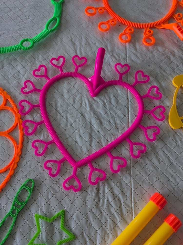 Children's Bubble Wand Set With Four Packages Of Concentrated Bubbles Solution