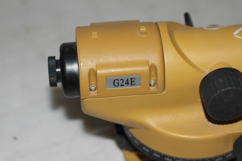 GEOTOP AUTOMATIC LEVEL MODEL G24E WITH CASE