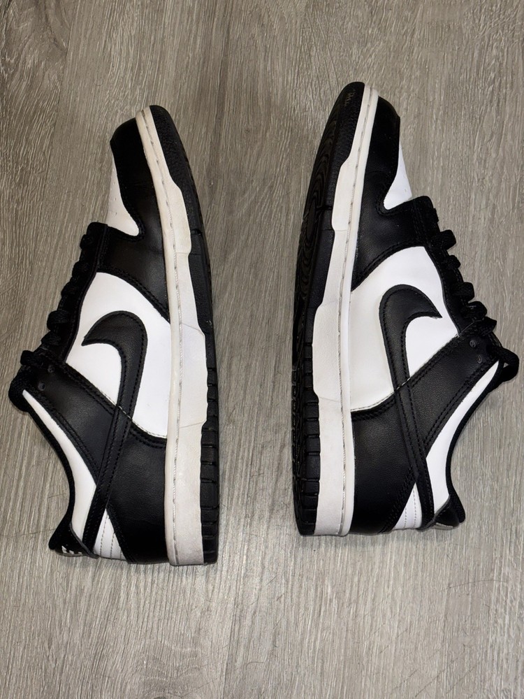 Nike panda dunks (Size 6 In boys/male)