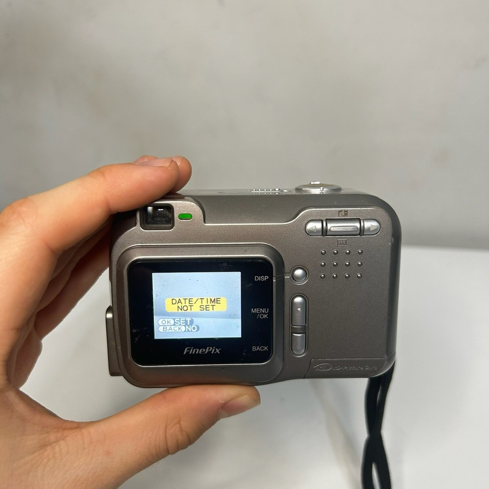 Fujifilm Digital Camera FinePix A204 2.0MP Silver - Tested