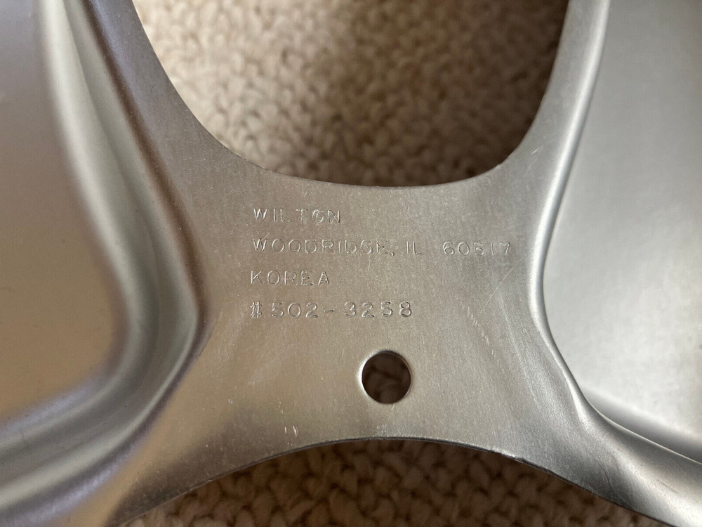 2 vintage Wilton cake pans