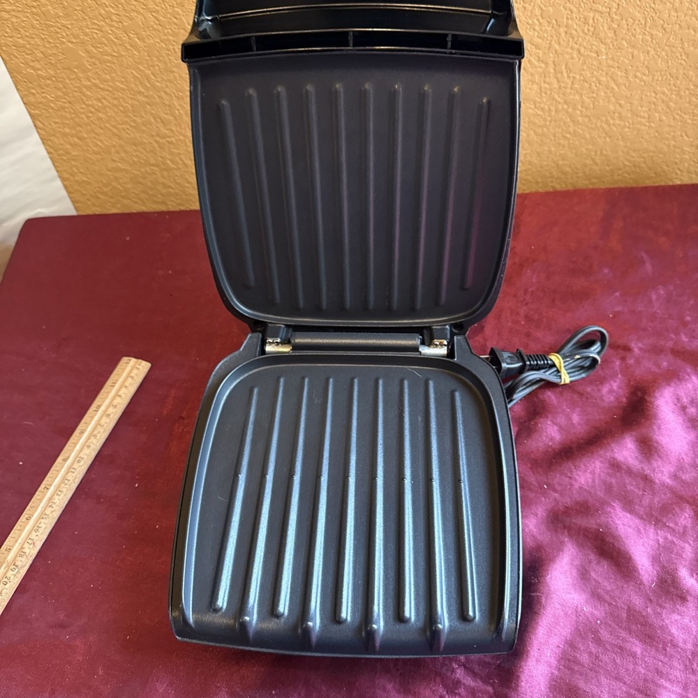 George Foreman Grilling Machine GR320FB Black Works