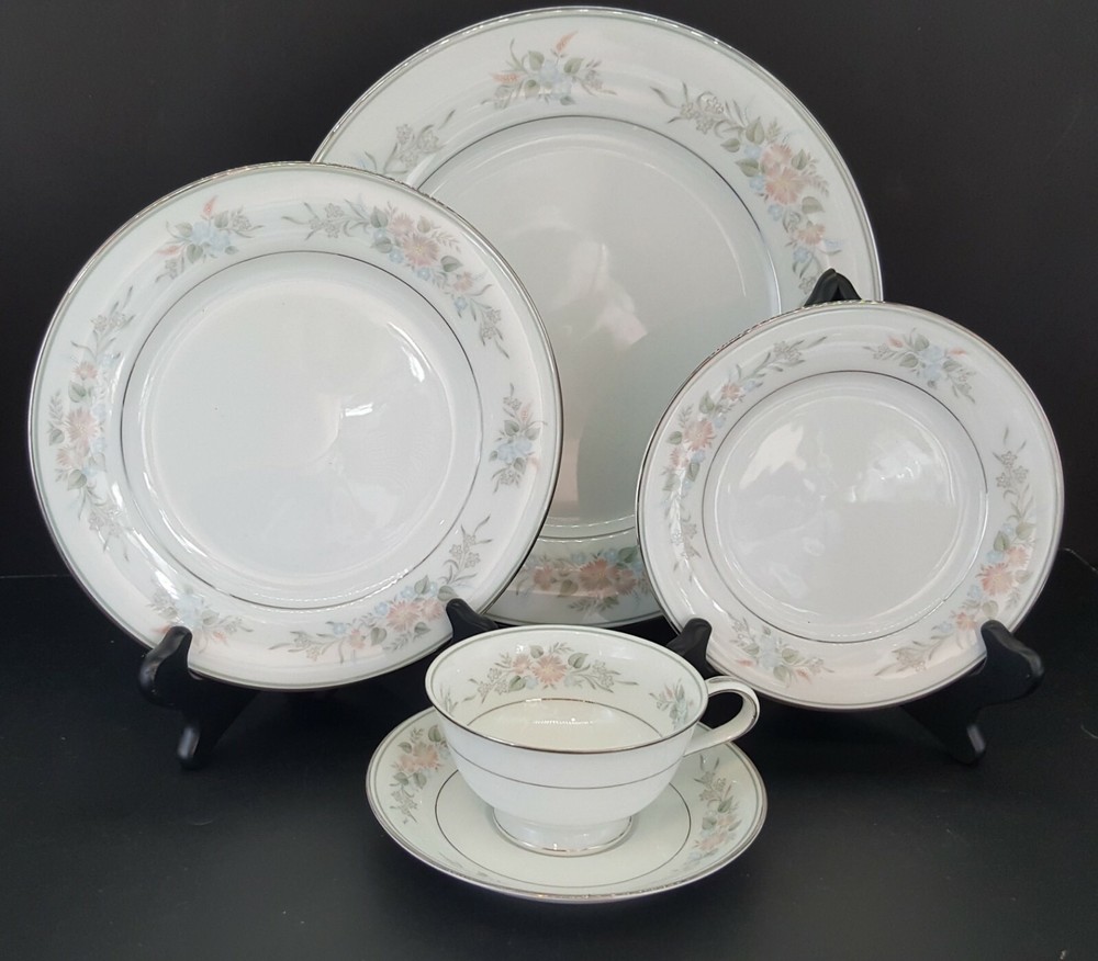 NORITAKE ROMANCE  6022  5 PIECE PLACE SETTING