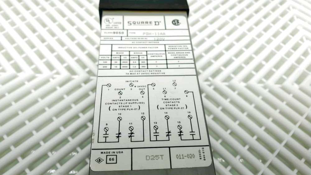 Schneider Square D 9050 PDH-11AA Timer Counter Module 120/240 VAC