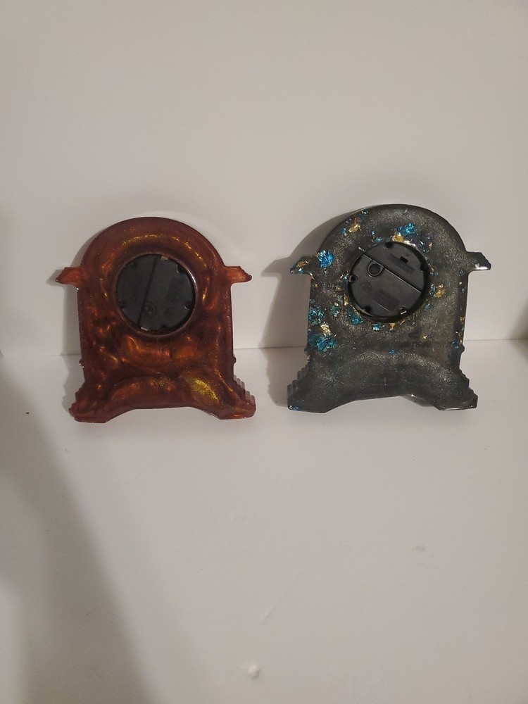 2 Mantel Clocks 6 Tall Battery Operated Both Work Tested