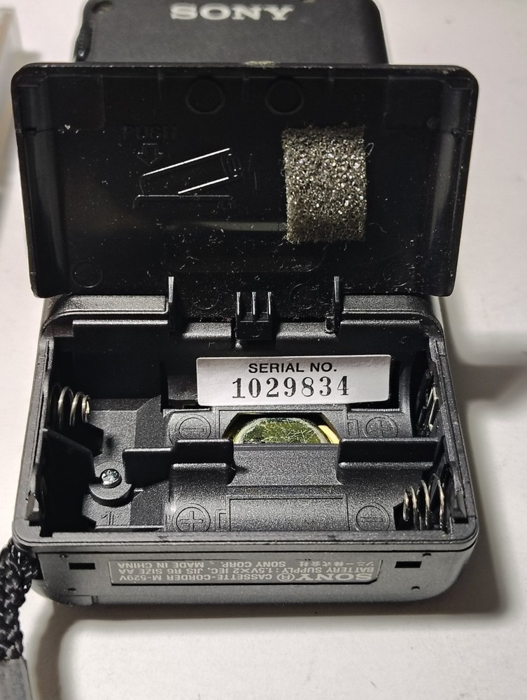 Sony M-529V MicroCassette Corder Recorder VOR Handheld Cassettes Powers On Read
